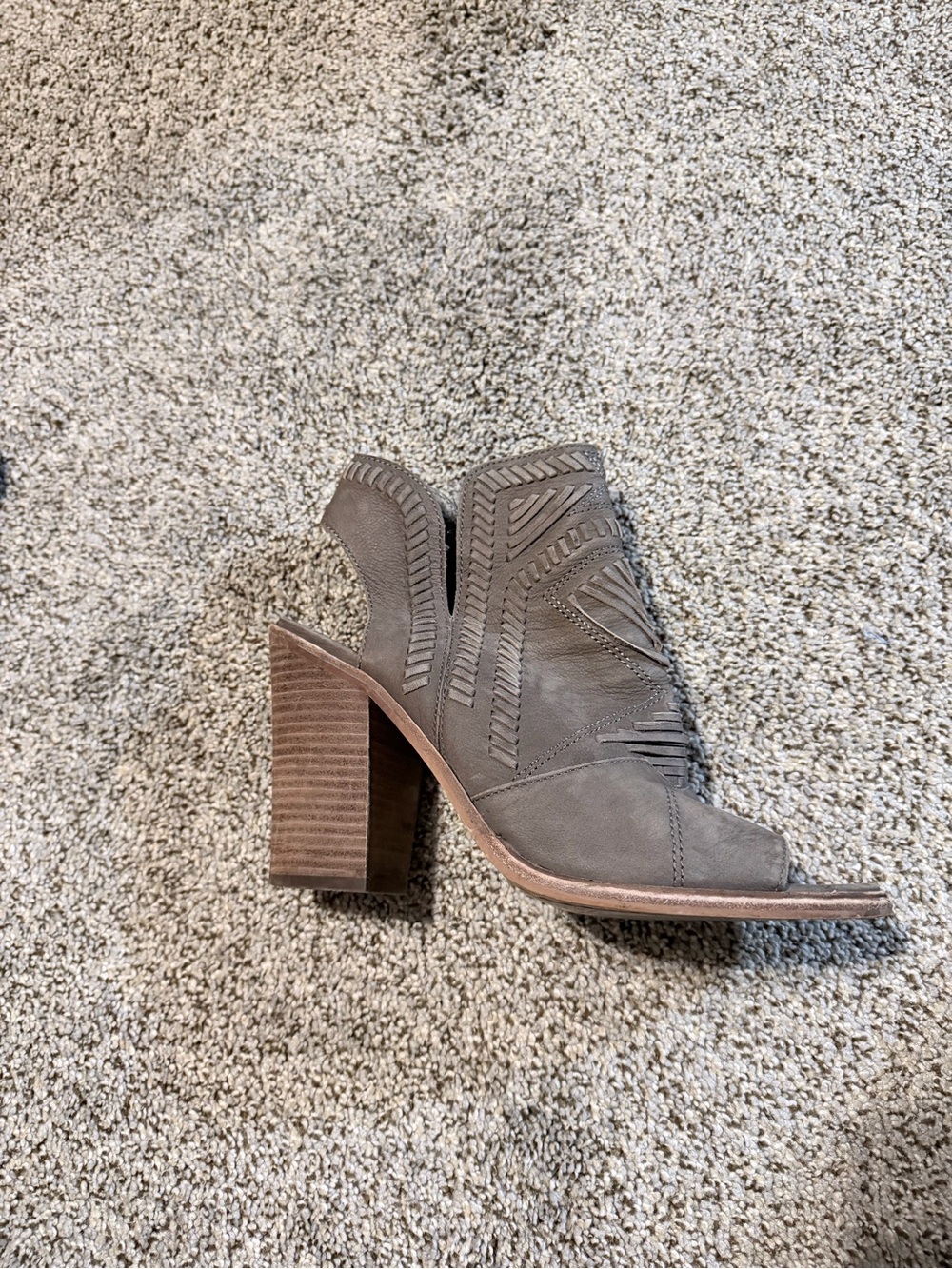 vince camuto heels size 10